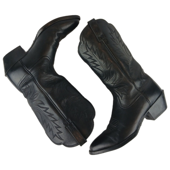 Ariat - Picture 11 of 16